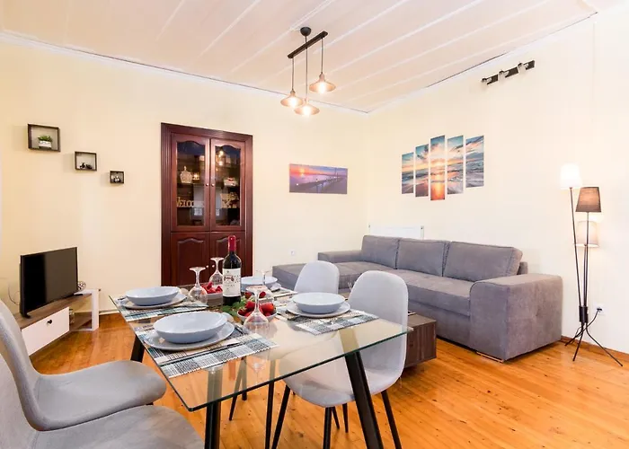 Tenedos Old Town Apartment *